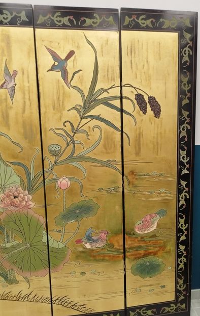 FIREWORKS with four leaves

In black lacquered...