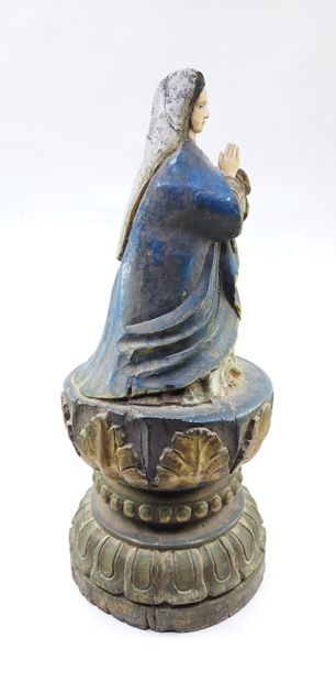 VIRGIN in wood carved in the round, polychromed...