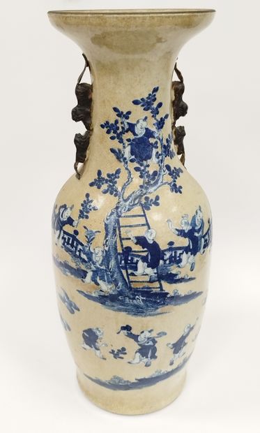 CHINE XIXeme siècle

PAIRE de vases en porcelaine...