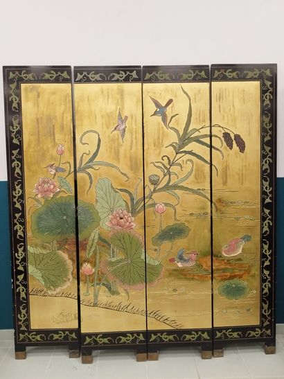 FIREWORKS with four leaves

In black lacquered...