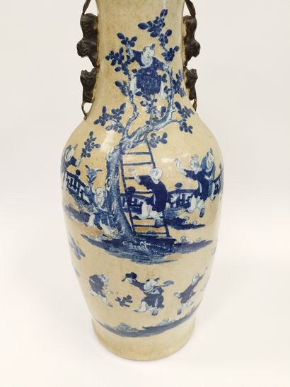CHINE XIXeme siècle

PAIRE de vases en porcelaine...