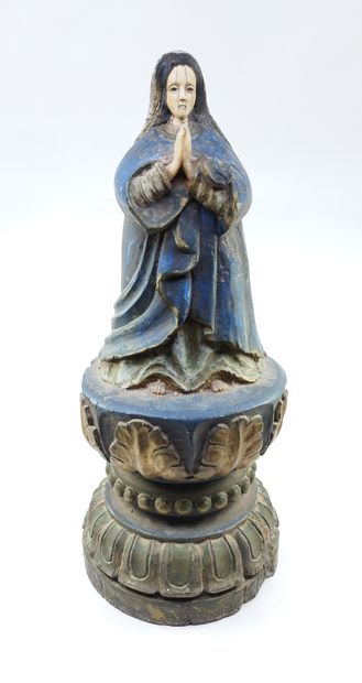 VIRGIN in wood carved in the round, polychromed...