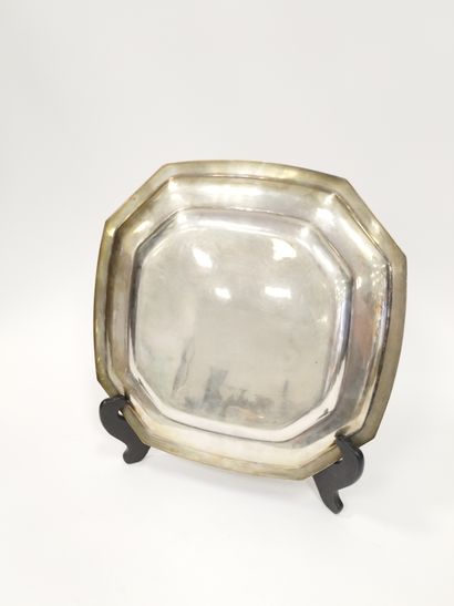 Tétard freres (1903)

Assiette de forme octogonale...