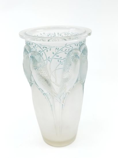 R.LALIQUE (1860-1945)

Vase Ceylan à décor...