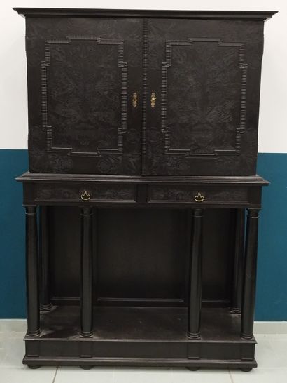 Dutch cabinet in blackened pearwood

Opening...