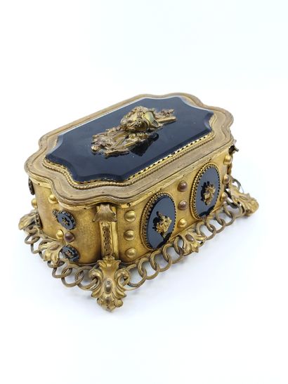 NICOLAS MORFAU

Large jewelry box in polylobed...