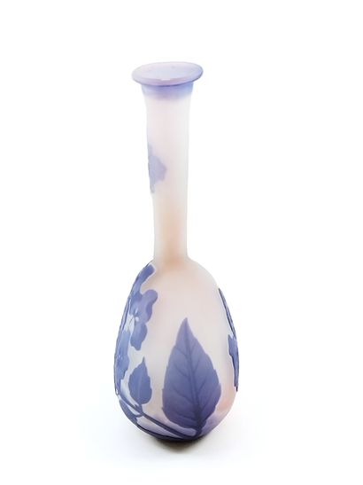 Emile GALLE (1846-1904)

Petit vase soliflore...