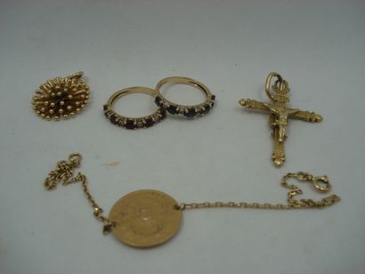 2 Bagues Or 18kt et pierres 5,73 g 1 Croix...