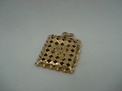 1 Pendentif Or 18kt 2,21 g deterioré