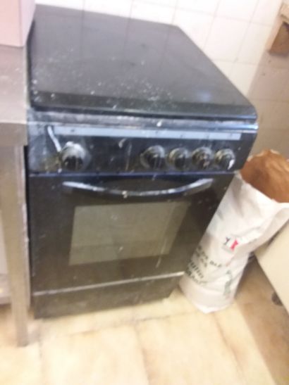 Lave vaisselle de marque AYA

Cuisinière...