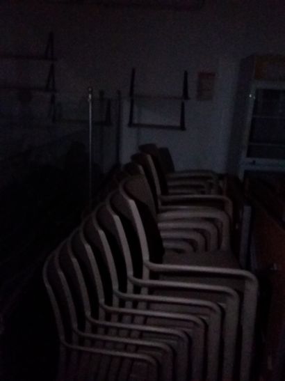 mobilier de restauration en PVC comprenant...