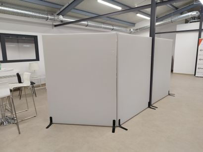 Quatre panneaux d'insonorisation
