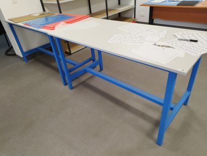 Quatre tables d'atelier

Desserte roulan...