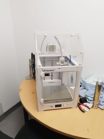 Imprimante 3D MULTIMAKER

n° série : BPP...