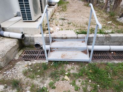 Rampe d'accès et escalier deux marches en...