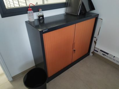 Agencement de bureau:

- bureau

- meuble...