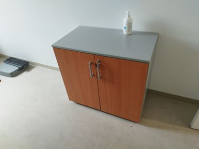 Agencement de bureau:

- bureau

- meuble...