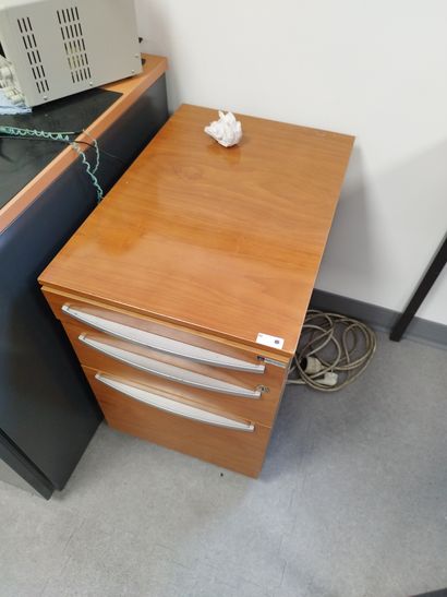 Bureau à retour en compressé

Bureau plat...