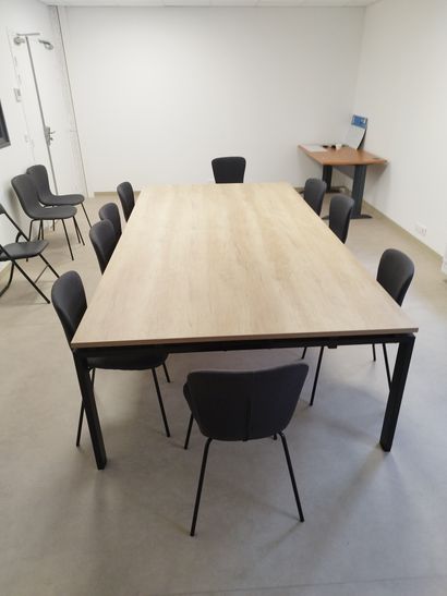 Table de réunion démontée