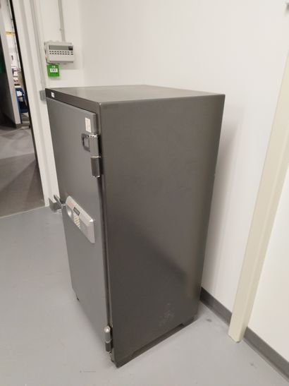 Coffre-fort à clé et à code

Firesafe