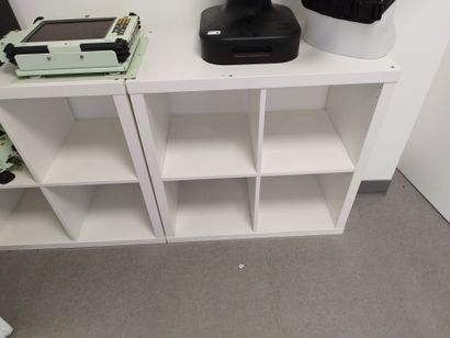 Deux meubles à casiers en stratifié