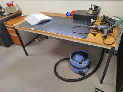 Bureau à retour en compressé

Bureau plat...