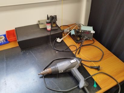 Petit outillage comprenant : pistolet thermique...