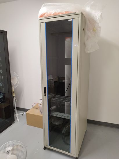 Armoire de baie informatique vide