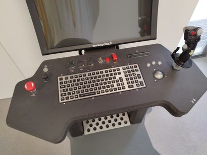 Matériel d'exposition, simulateur 

Console...
