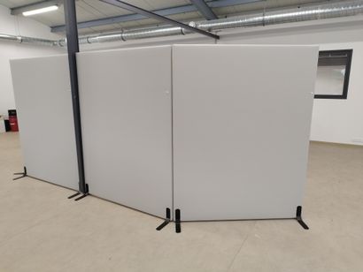 Quatre panneaux d'insonorisation