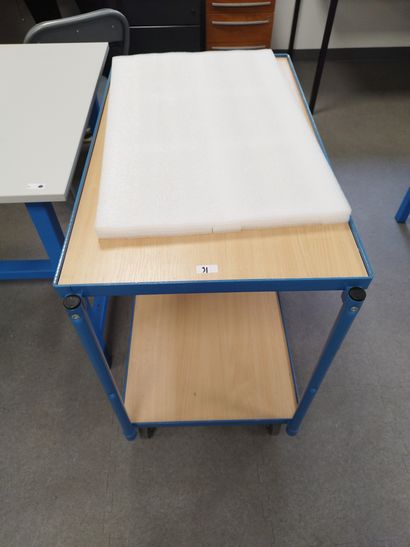 Quatre tables d'atelier

Desserte roulan...