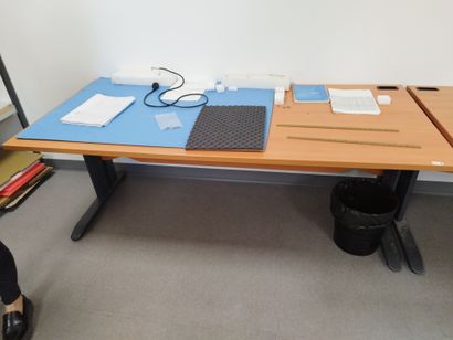 Bureau à retour en compressé

Bureau plat...