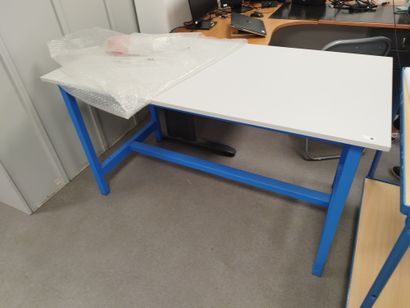 Quatre tables d'atelier

Desserte roulan...