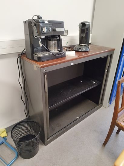 Desserte métallique 

Bibus en compressé

Armoire...