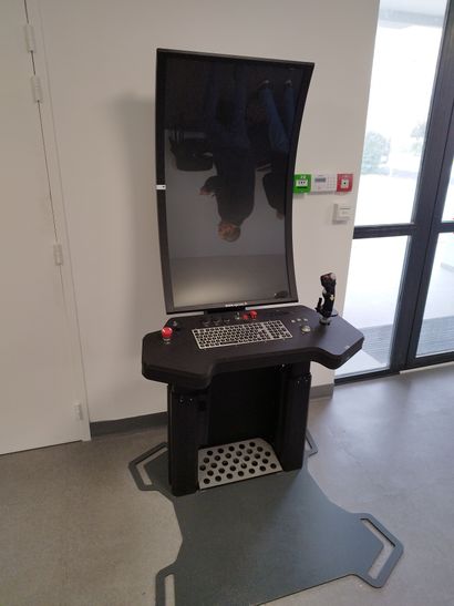Matériel d'exposition, simulateur 

Console...