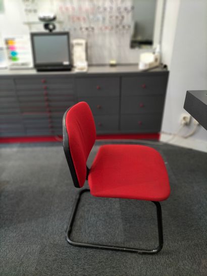 7 CHAISES garniture de tissus rouge
tabo...