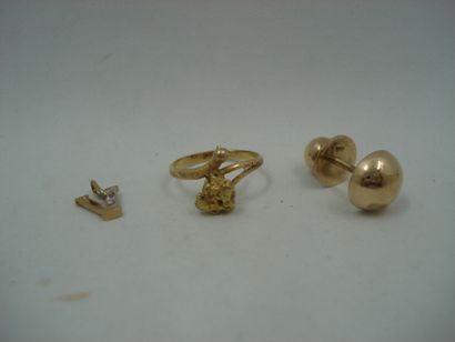 1 Bague Or 18kt 2,30 g déteriorée 1 Boucle...