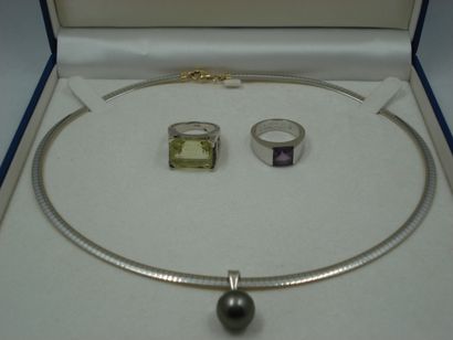 1 Bague Or 18kt et pierre violette 14,26...