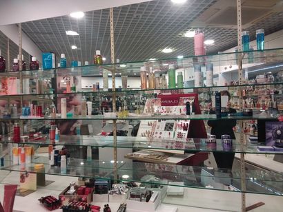 totalité des cosmétiques se trouvant sur...