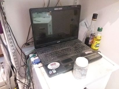 deux ordinateurs portables ACER
imprimante...