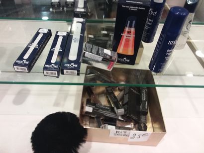 totalité des cosmétiques se trouvant sur...