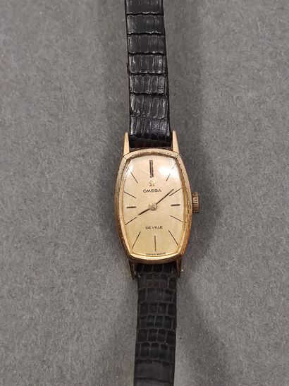 LOT de deux montres dont une OMEGA DE VILLE...