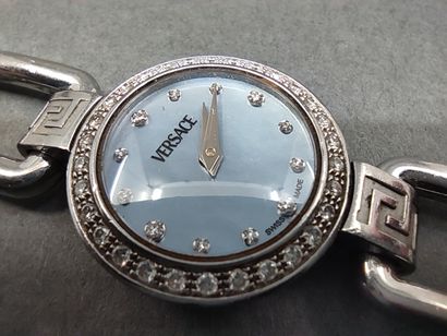VERSACE 
Montre en métal 
Mouvement à qu...
