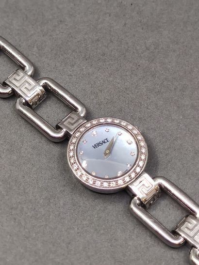 VERSACE 
Montre en métal 
Mouvement à qu...