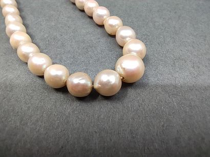 COLLIER de perles, fermoir en métal