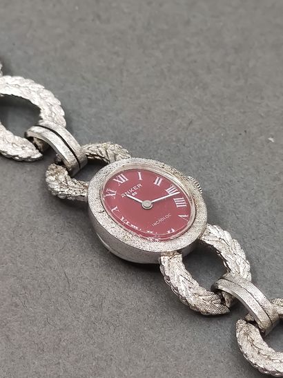 ANKER 
Montre bracelet en métal argenté 
Mouvement...