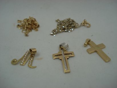 2 Chaîne Or 18kt 2,75 g 2 Croix Or 18kt 1,59...