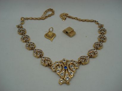 1 Collier Or 18kt et pierres 25,52 g 2 Pendentifs...