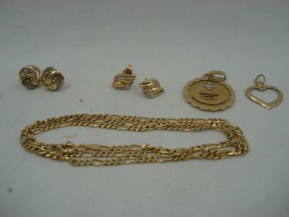 2 Paires boucles Or 2 tons 18kt 3,11 g 2...