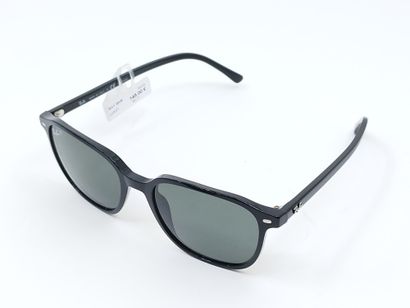 Ray Ban 
Paire de lunette de soleil
Verres...